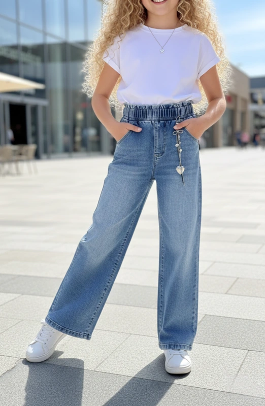 Široké modré rifle s príveskom 1