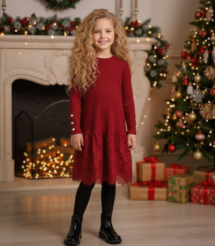 Svetríkové šaty s čipkou