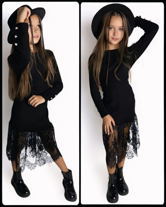 Svetríkové šaty s čipkou 1