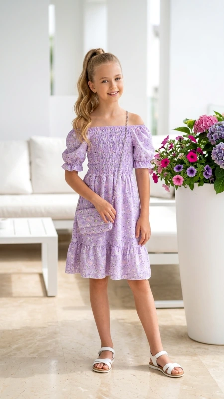 Fialové kvetované šaty s kabelkou