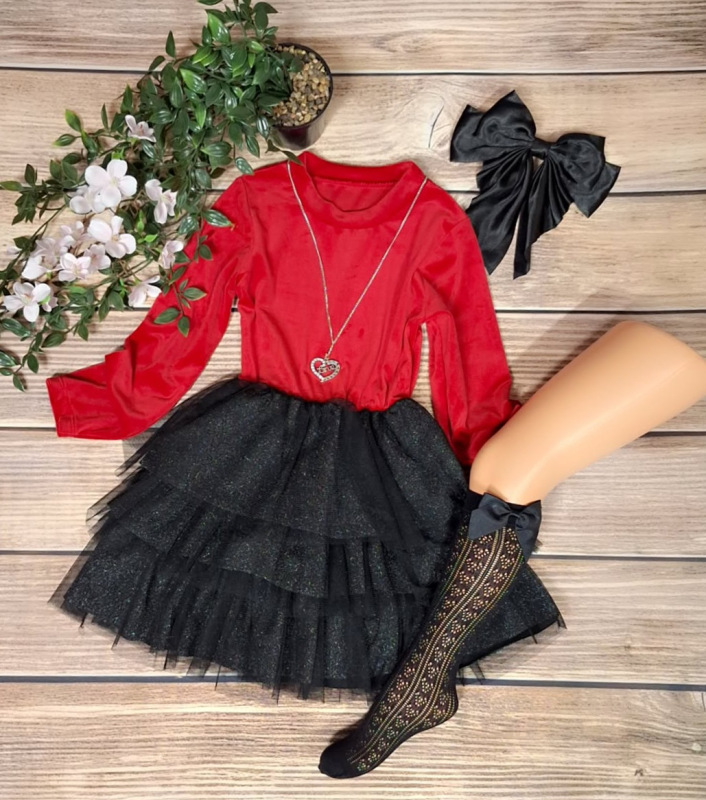 Velúrové šaty s príveskom